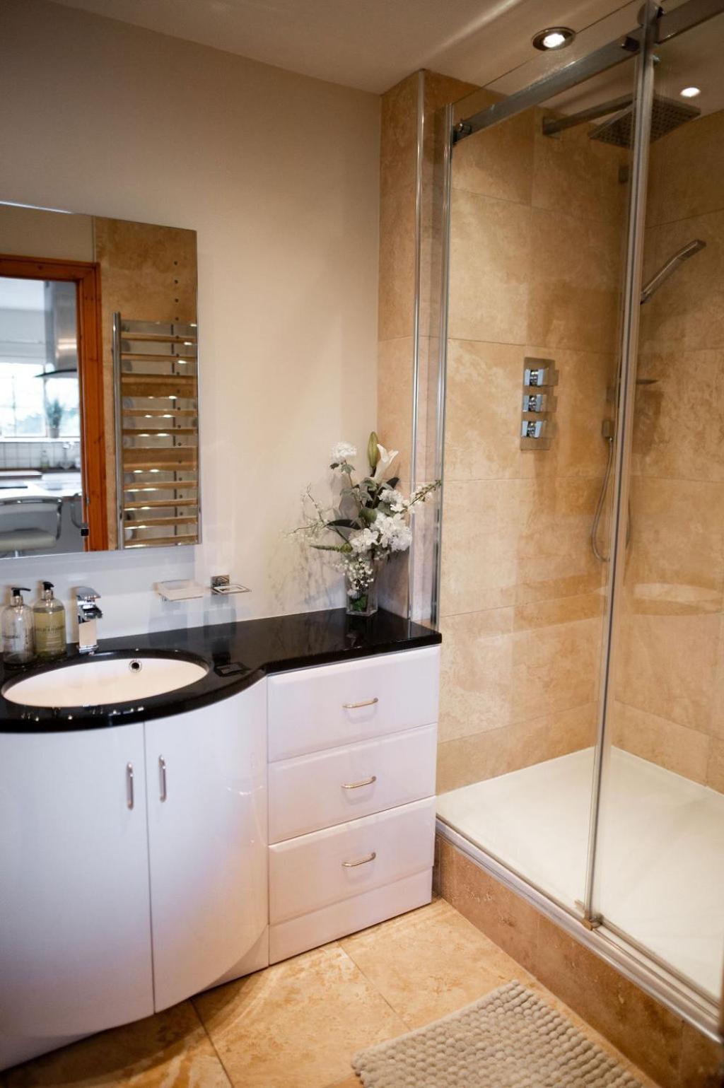 The Anchorage & The Tackleshed Hotel Llancarfan Bilik gambar