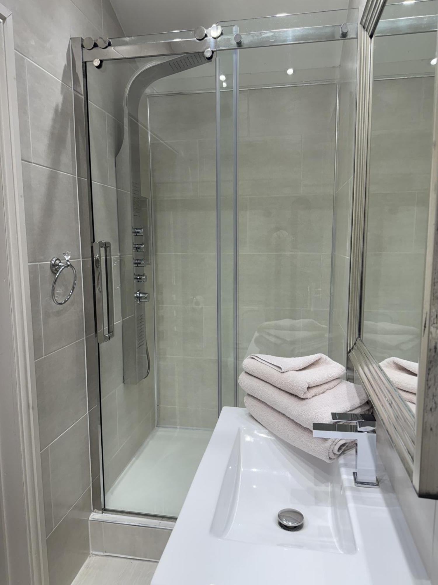 The Anchorage & The Tackleshed Hotel Llancarfan Bilik gambar